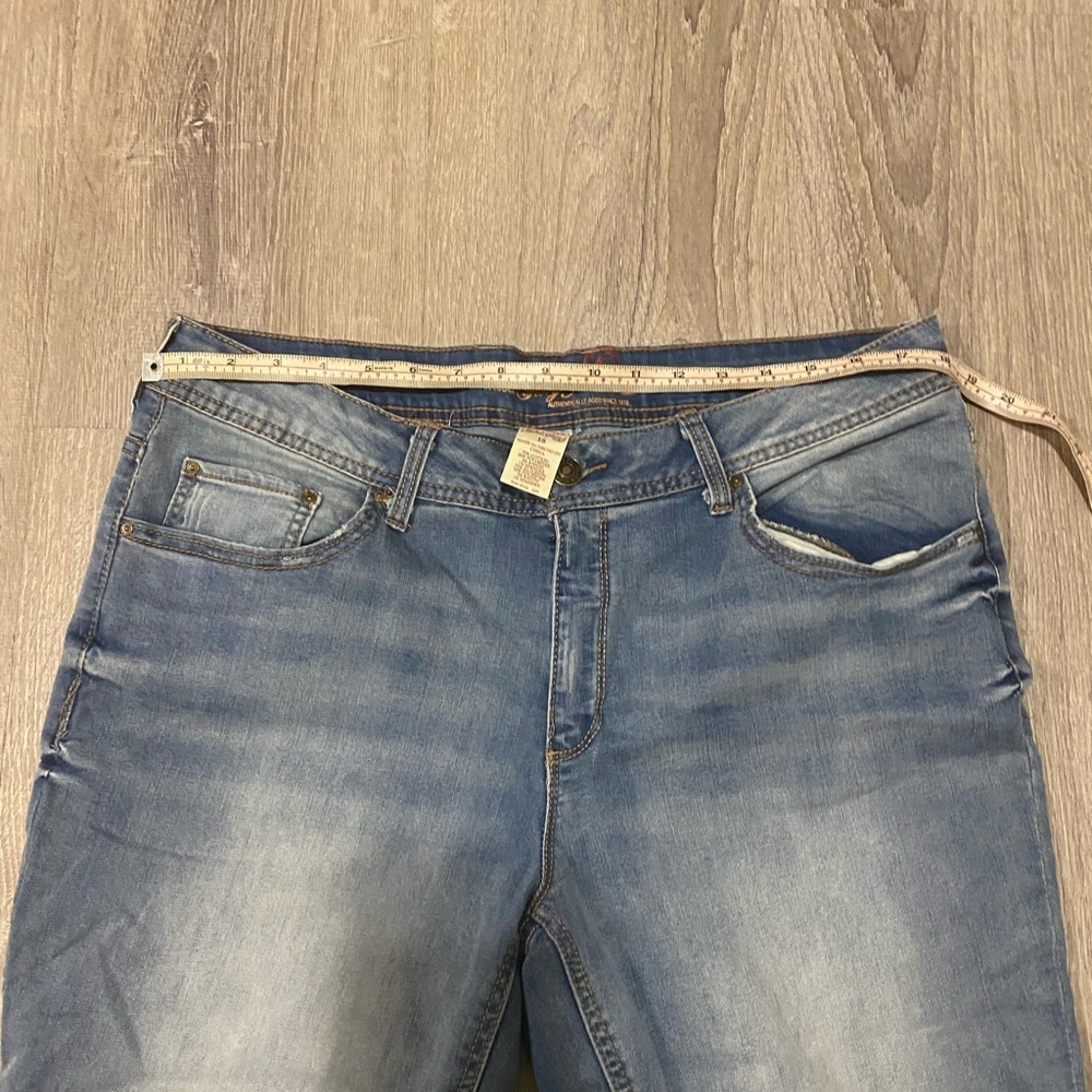 Faded Glory Denim Capri Pants Size 18 Medium Wash Relaxed Fit Cuffed Stretch - Picture 6 of 10